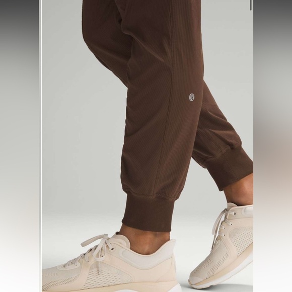 Lululemon Dance Studio Mid-Rise Joggers- 
Full Length in Java size 14 - Picture 5 of 5
